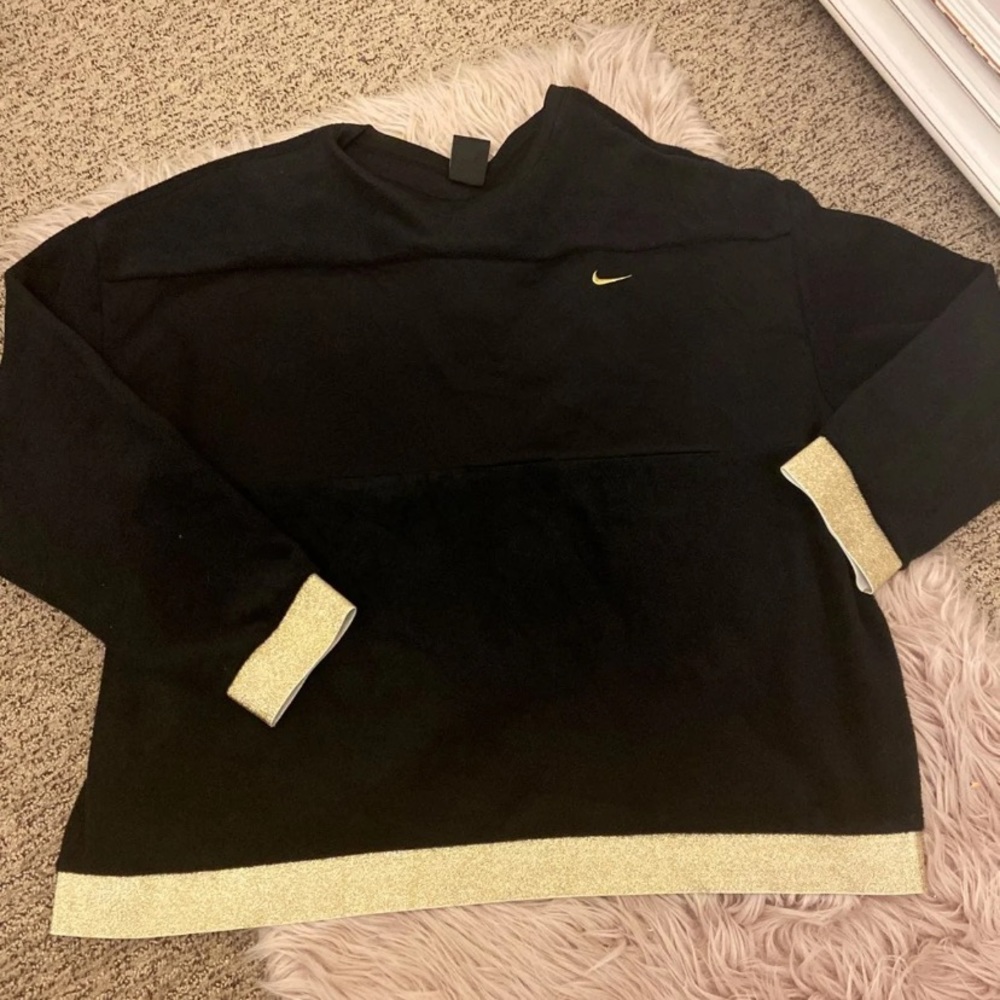 SOLD Nike crewneck